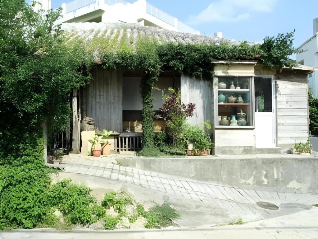 Condominio Makishi 3*